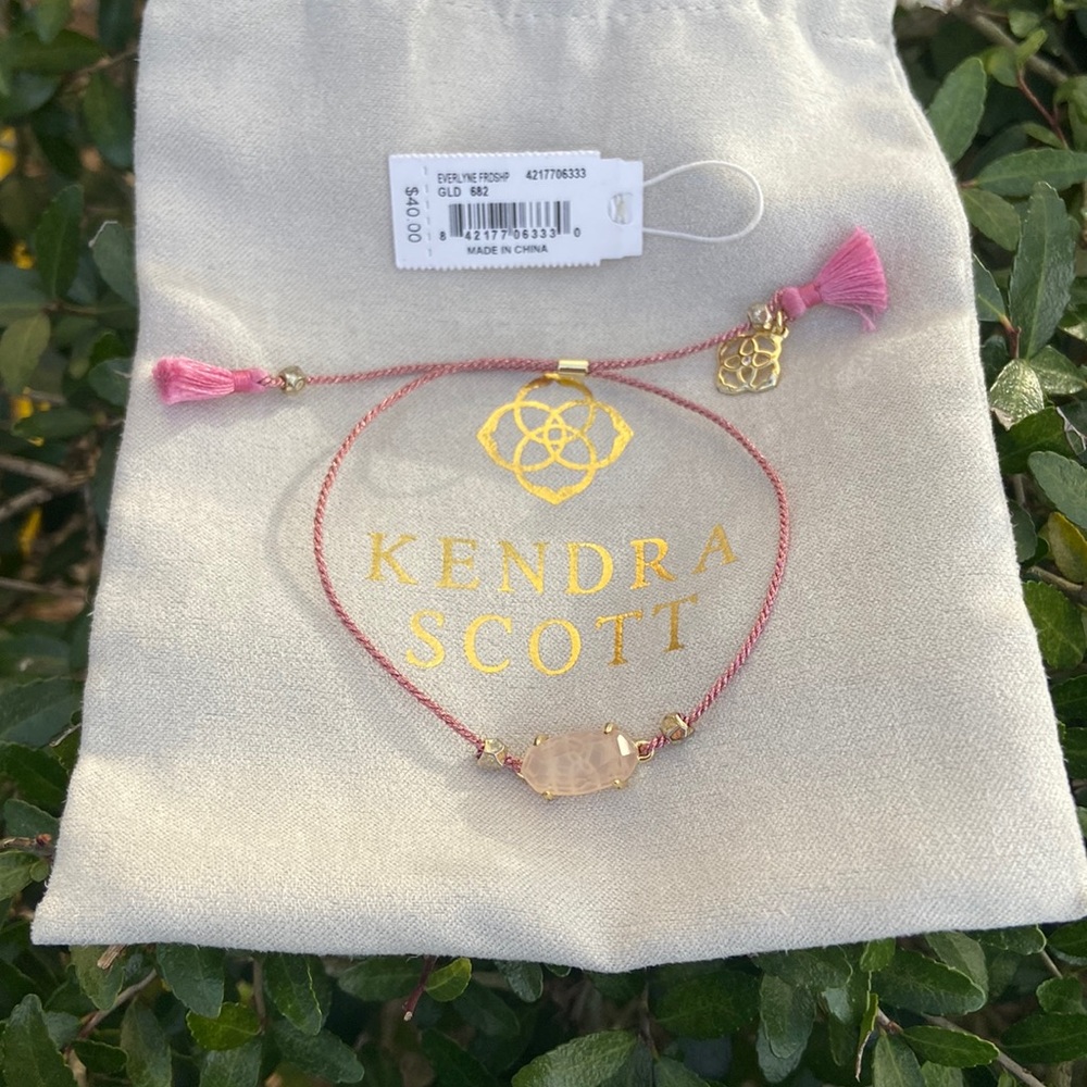 ✨Kendra Scott Everlyne Gold Cord Friendship Bracelet in pink and gold✨